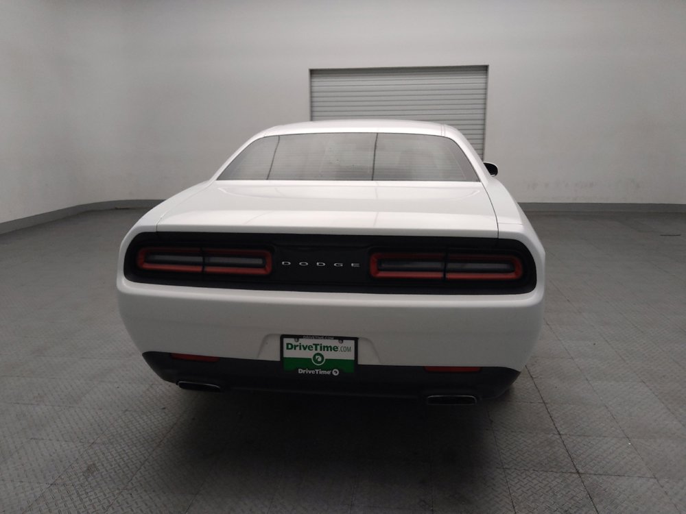 Used 2016 Dodge Challenger SXT RWD image 7