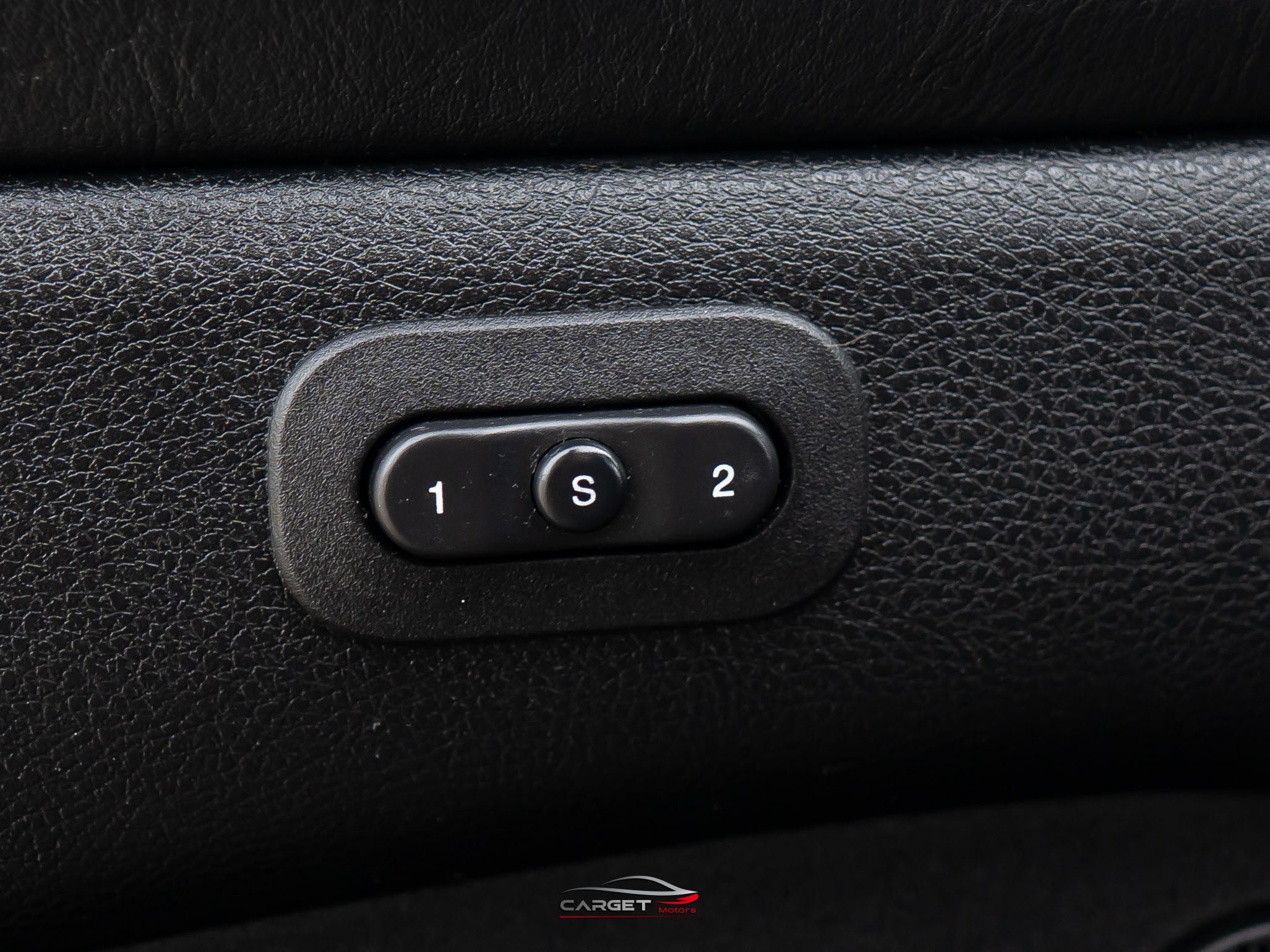 Used 2012 Jeep Grand Cherokee SRT8 w/ Luxury Group II AWD/4WD image 40
