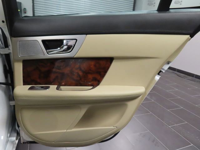 Used 2012 Jaguar XF image 12
