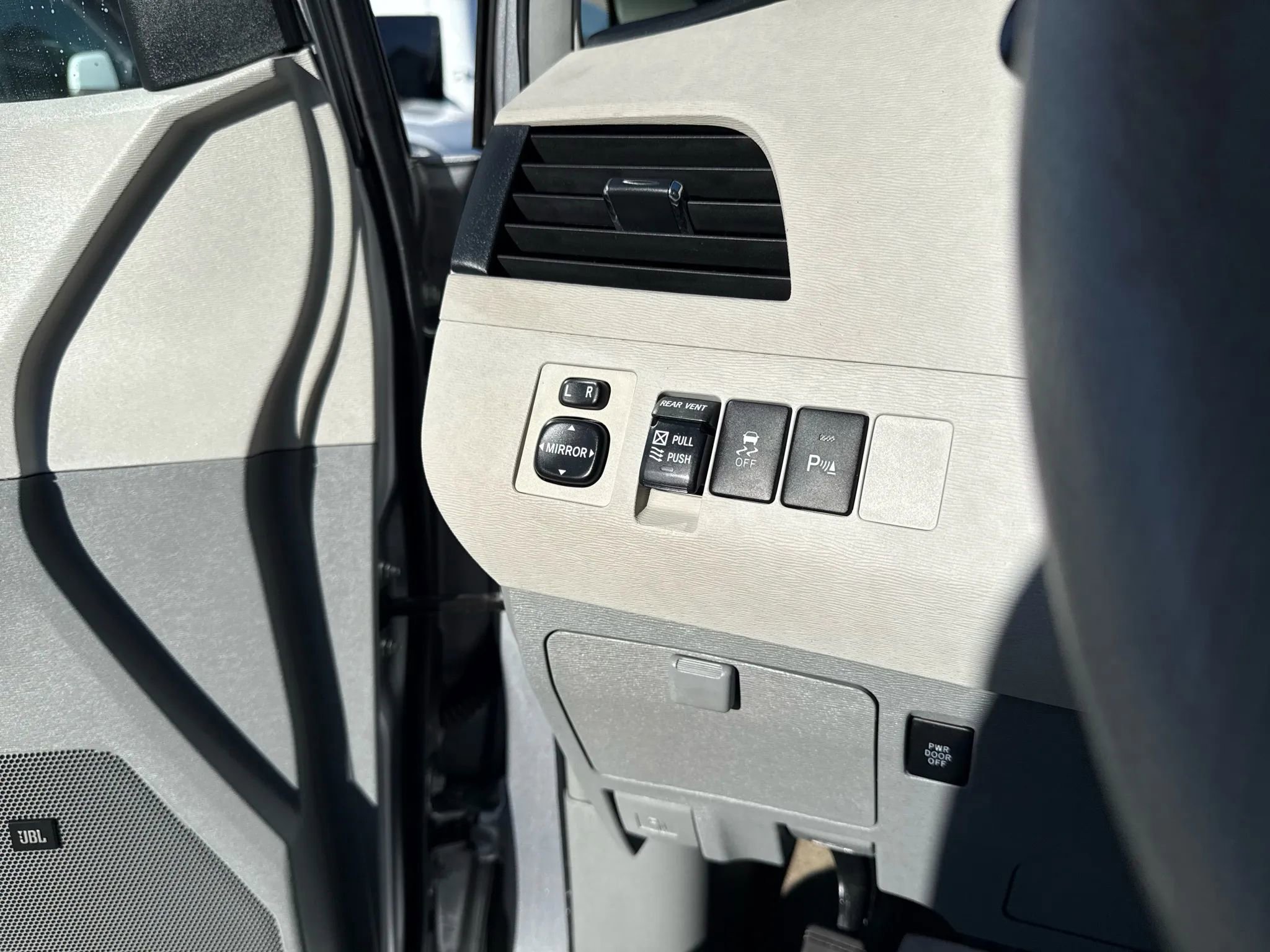 Used 2012 Toyota Sienna Limited image 42