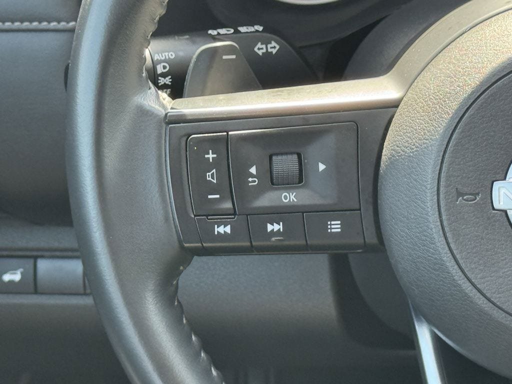 Used 2025 Nissan Pathfinder SV FWD image 12