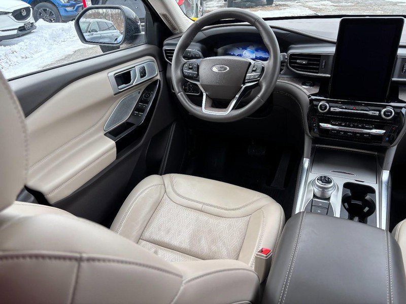Used 2023 Ford Explorer Platinum w/ Technology Package image 14