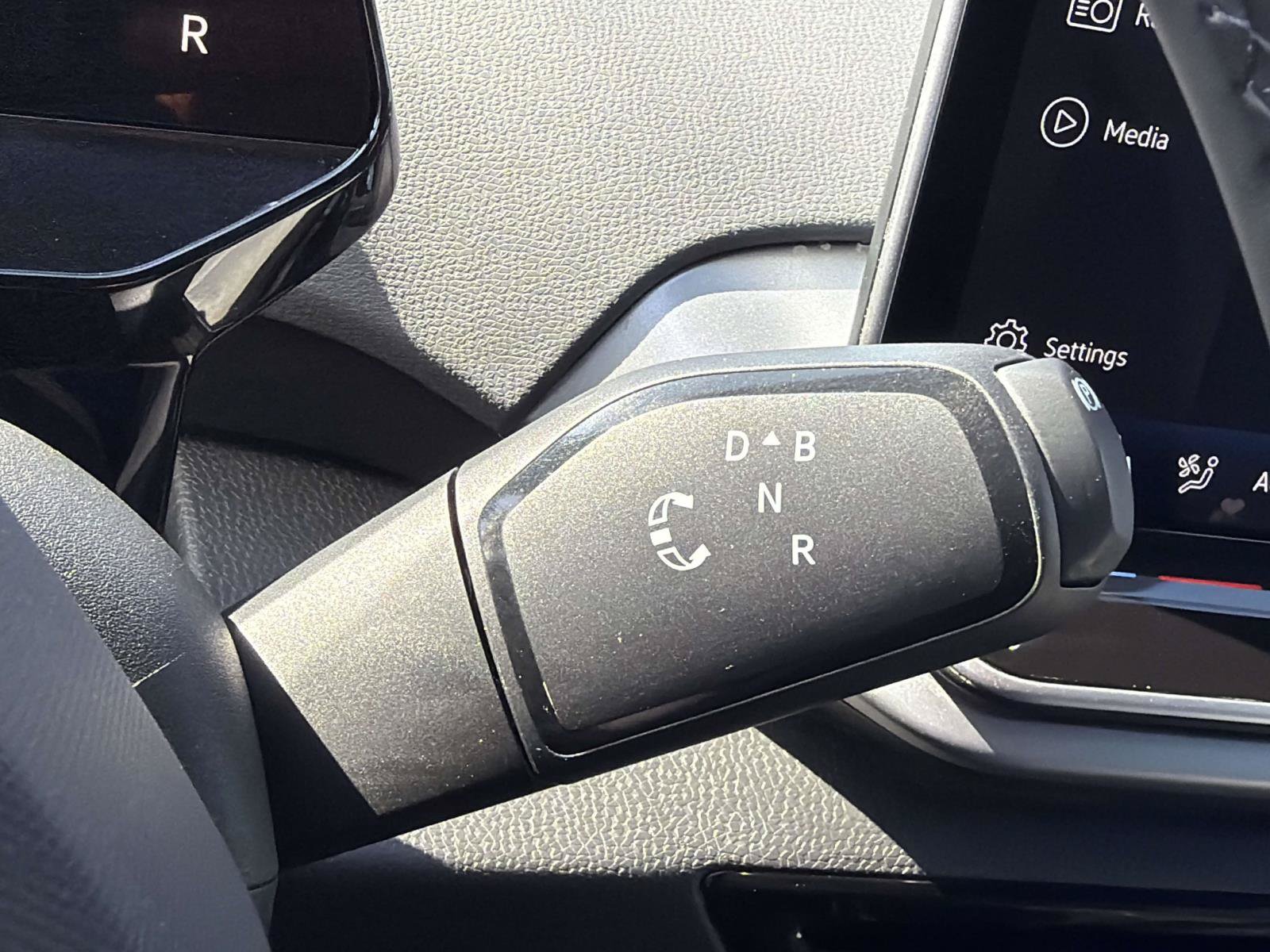 Certified 2025 Volkswagen ID.4 Pro RWD image 21