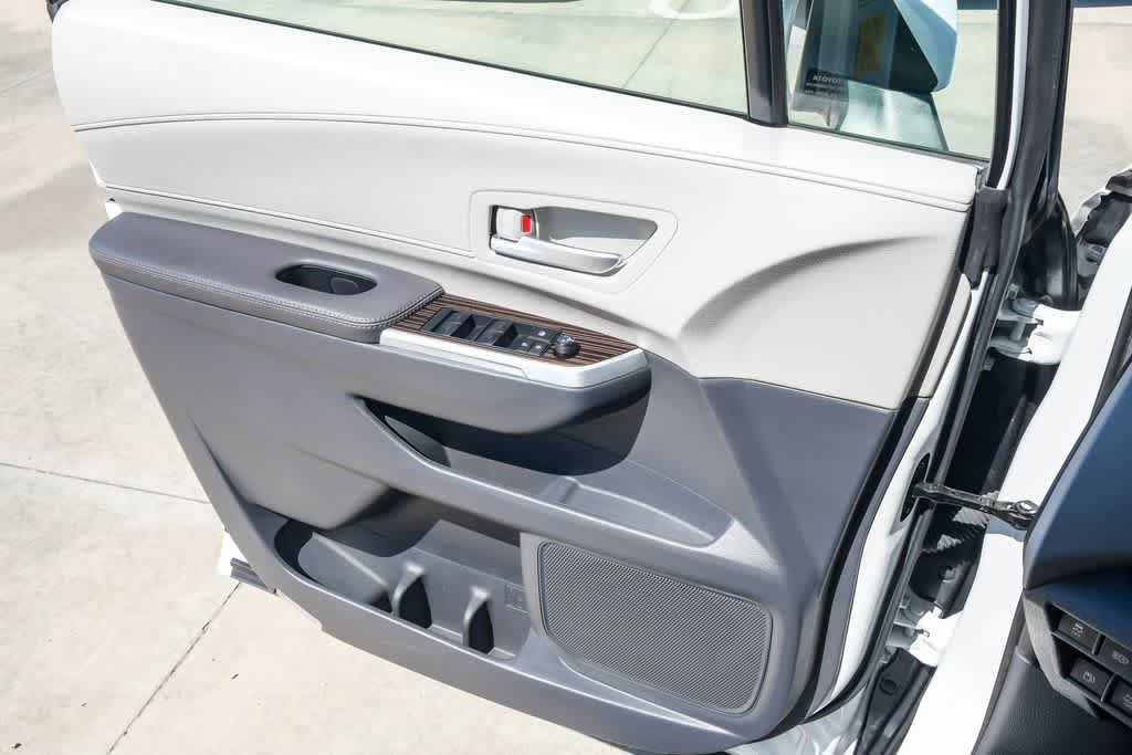 Used 2023 Toyota Sienna XLE FWD image 24