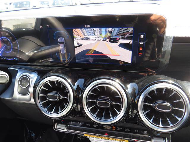Used 2024 Mercedes-Benz EQB 300 4MATIC image 15