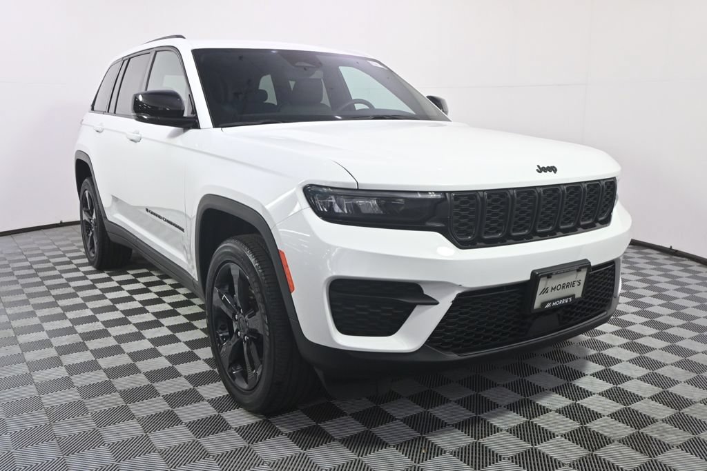 Used 2023 Jeep Grand Cherokee Altitude AWD/4WD image 9
