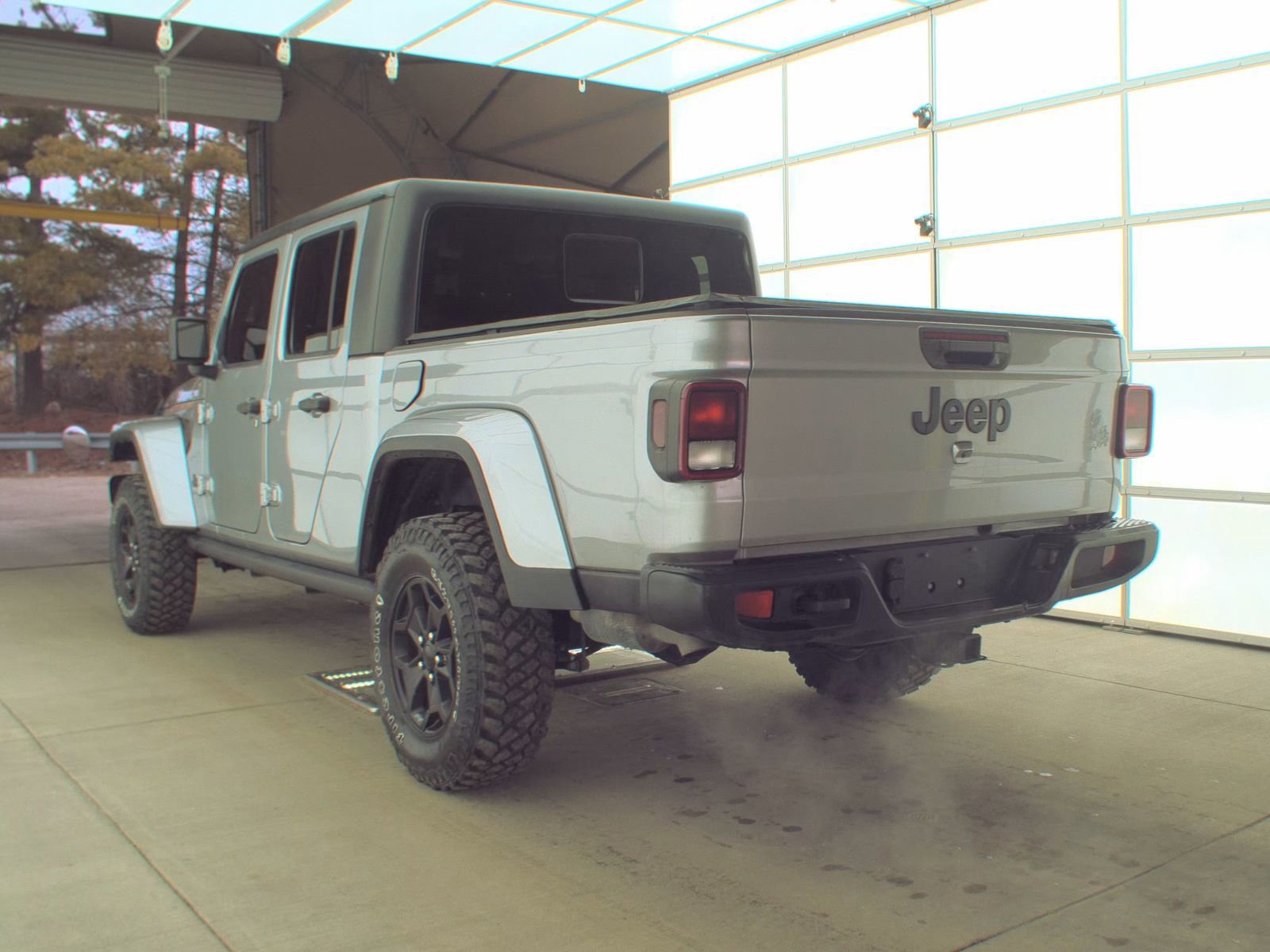 Used 2021 Jeep Gladiator Willys image 8