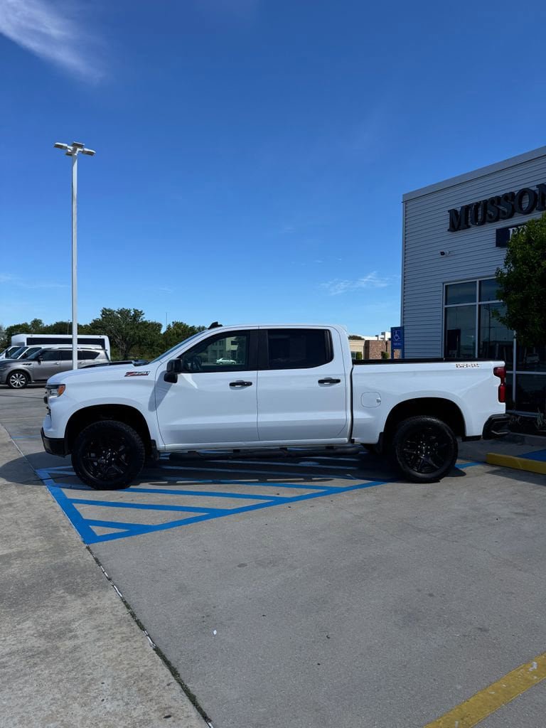 Used 2025 Chevrolet Silverado 1500 LT Trail Boss w/ Protection Package AWD/4WD image 3