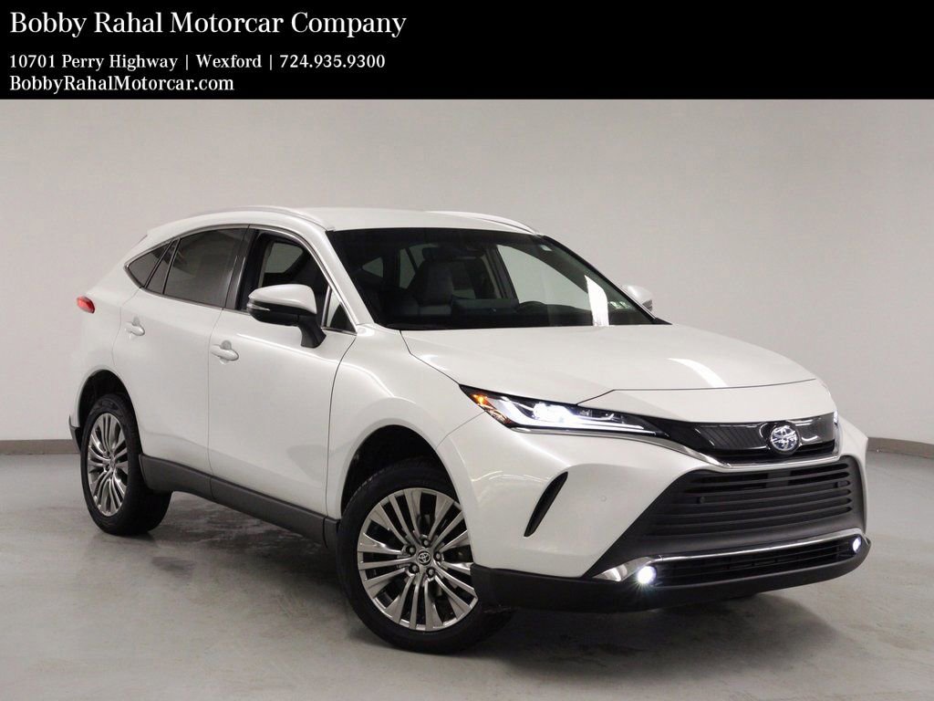 Used 2023 Toyota Venza XLE image 1