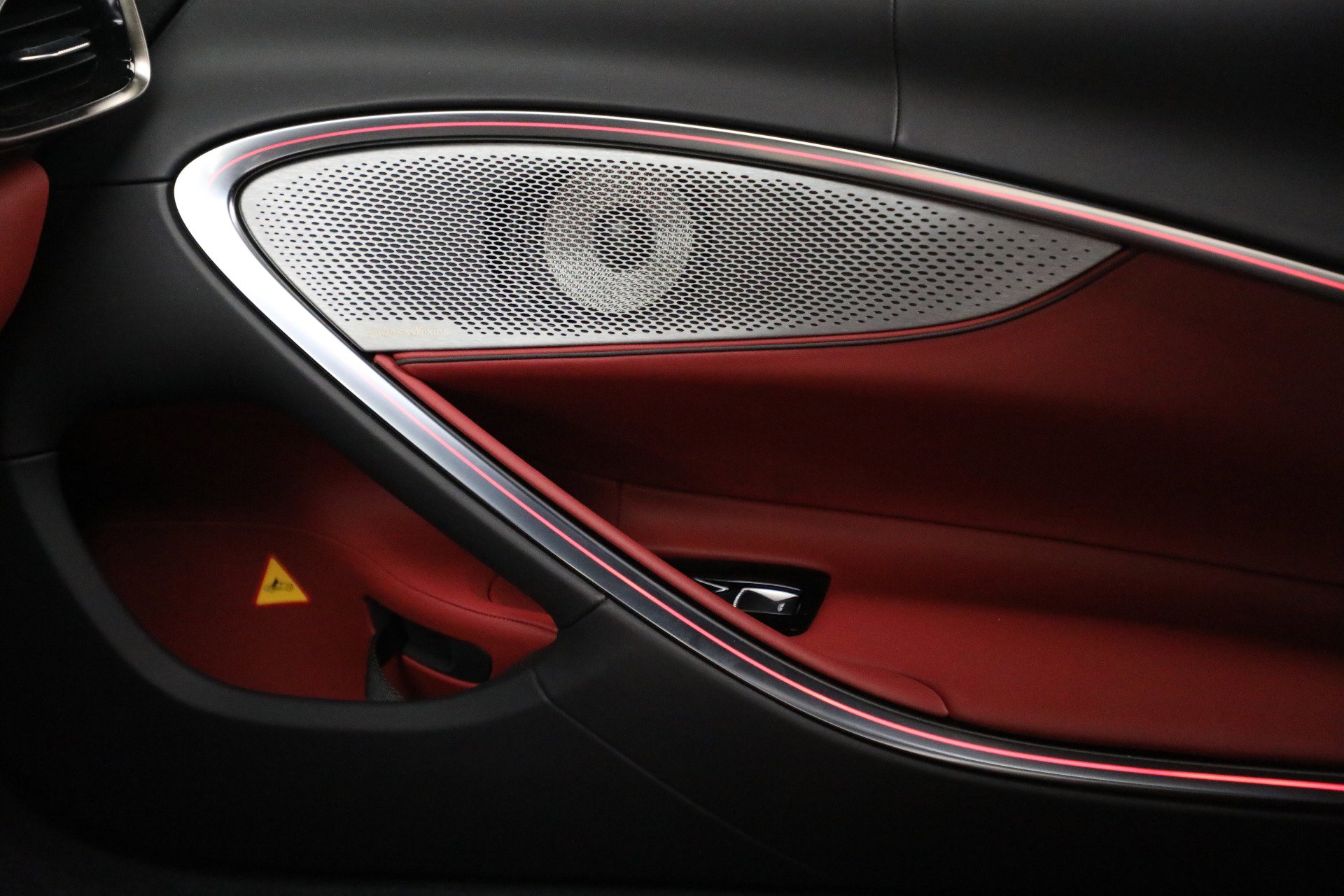 Used 2024 McLaren Artura image 28