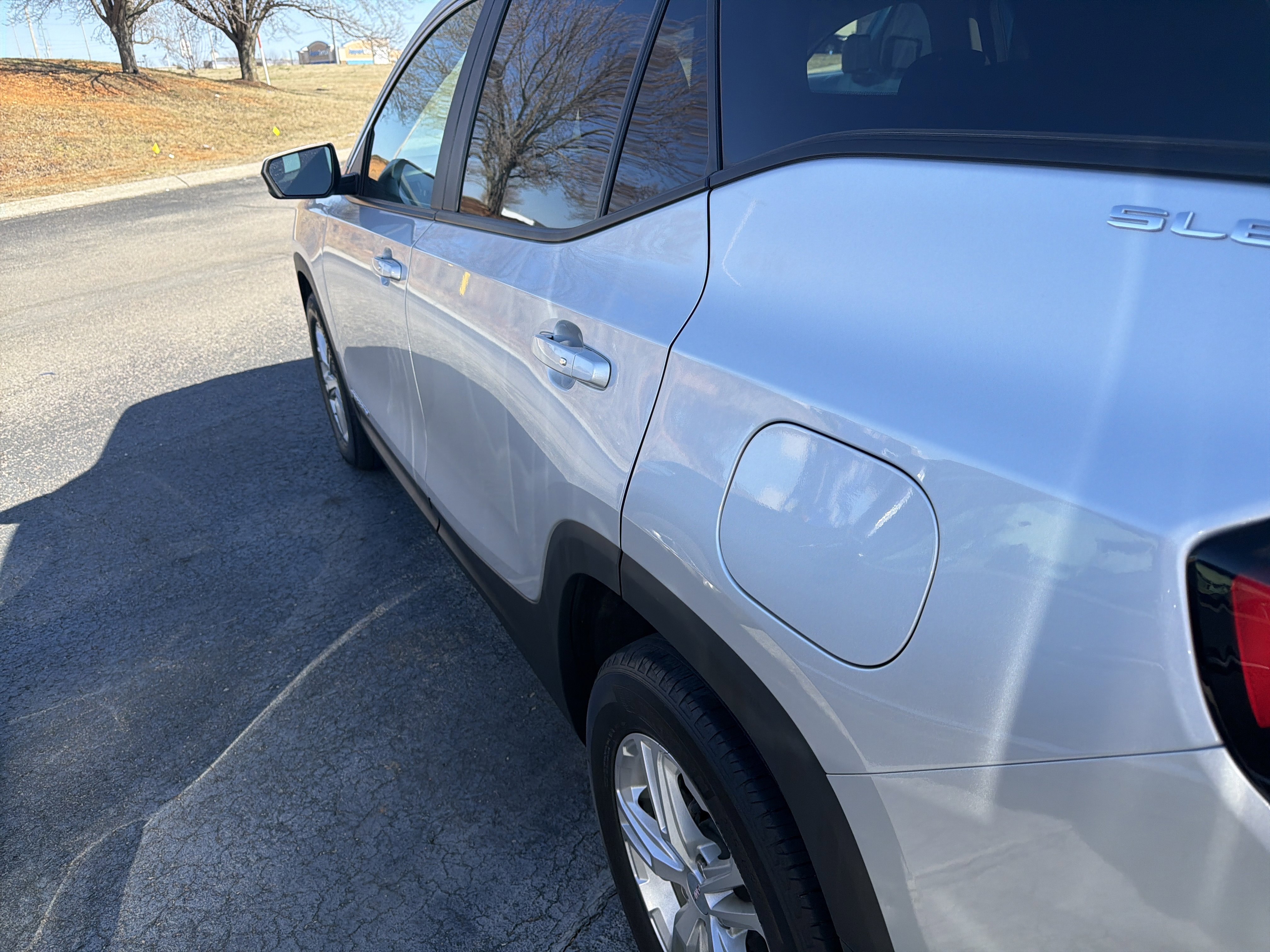 Used 2022 GMC Terrain SLE w/ Driver Convenience Package image 11