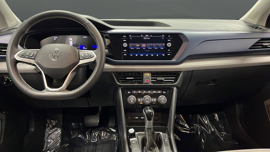 Used 2024 Volkswagen Taos SE image 11