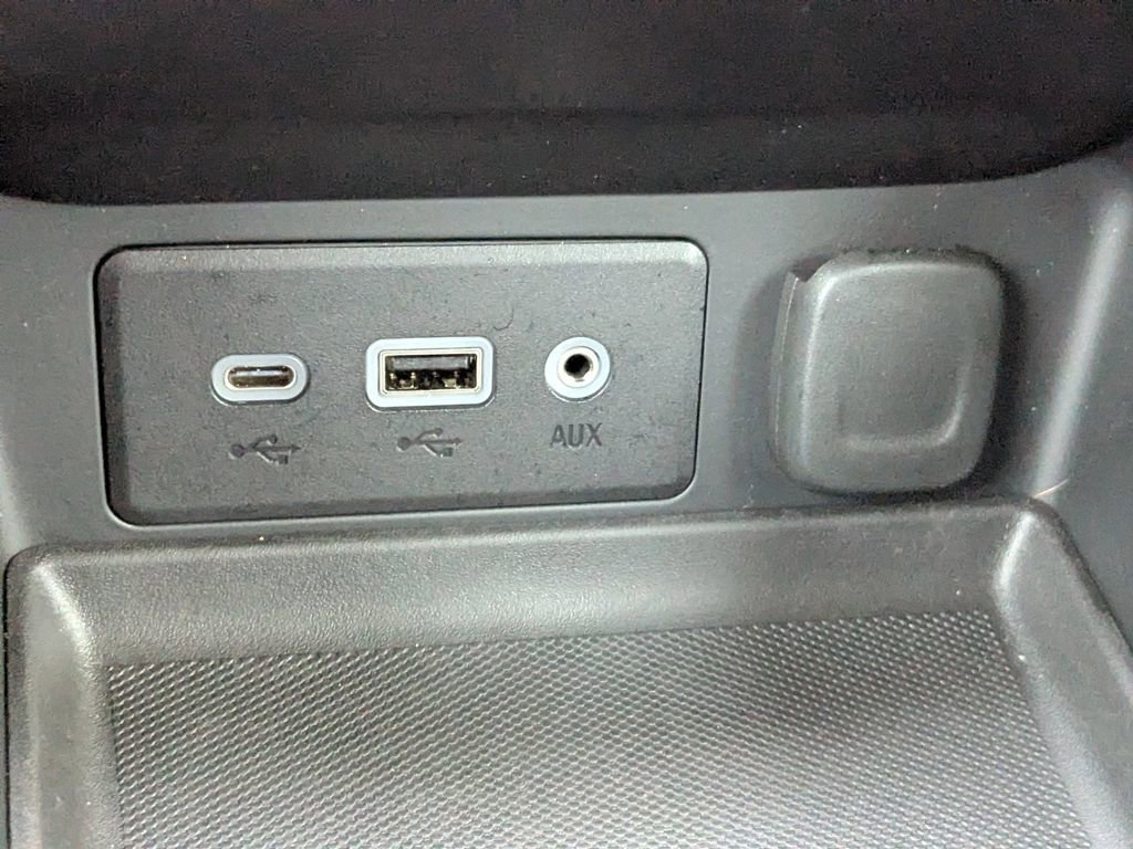 Used 2023 GMC Terrain SLE w/ Driver Convenience Package image 21