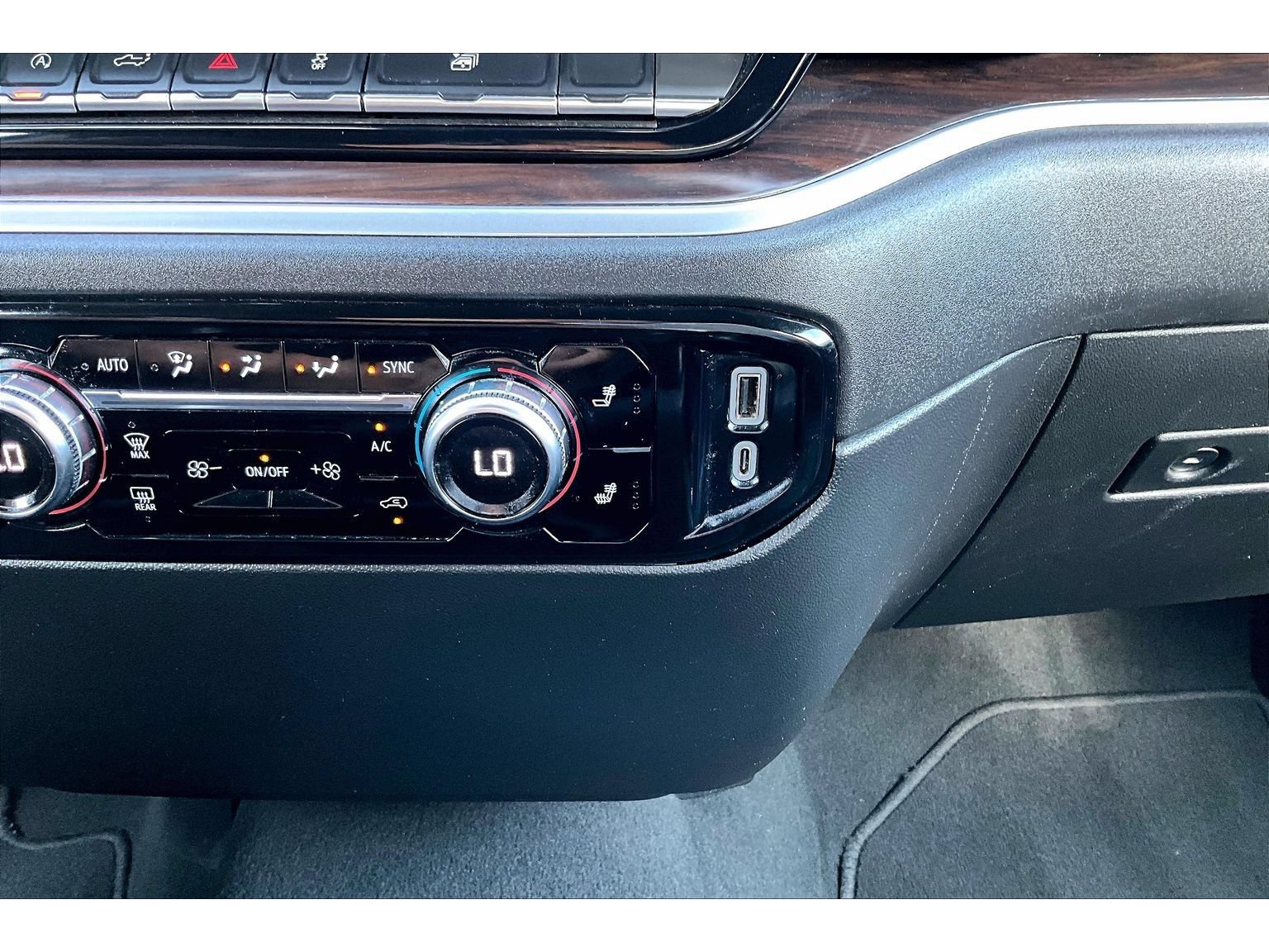 Used 2025 GMC Sierra 1500 SLT AWD/4WD image 28