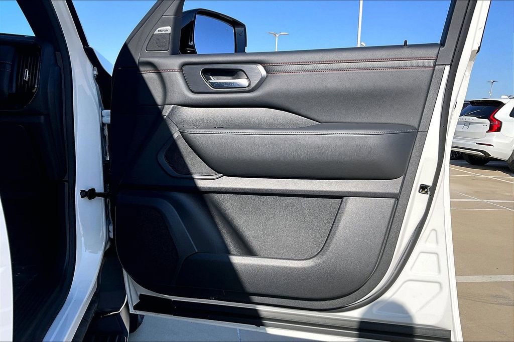 Used 2025 Nissan Armada PRO-4X image 23