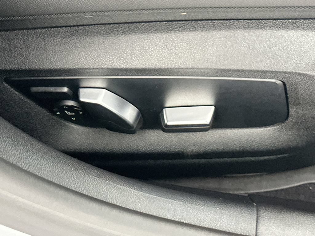 Used 2020 BMW 530i RWD image 24