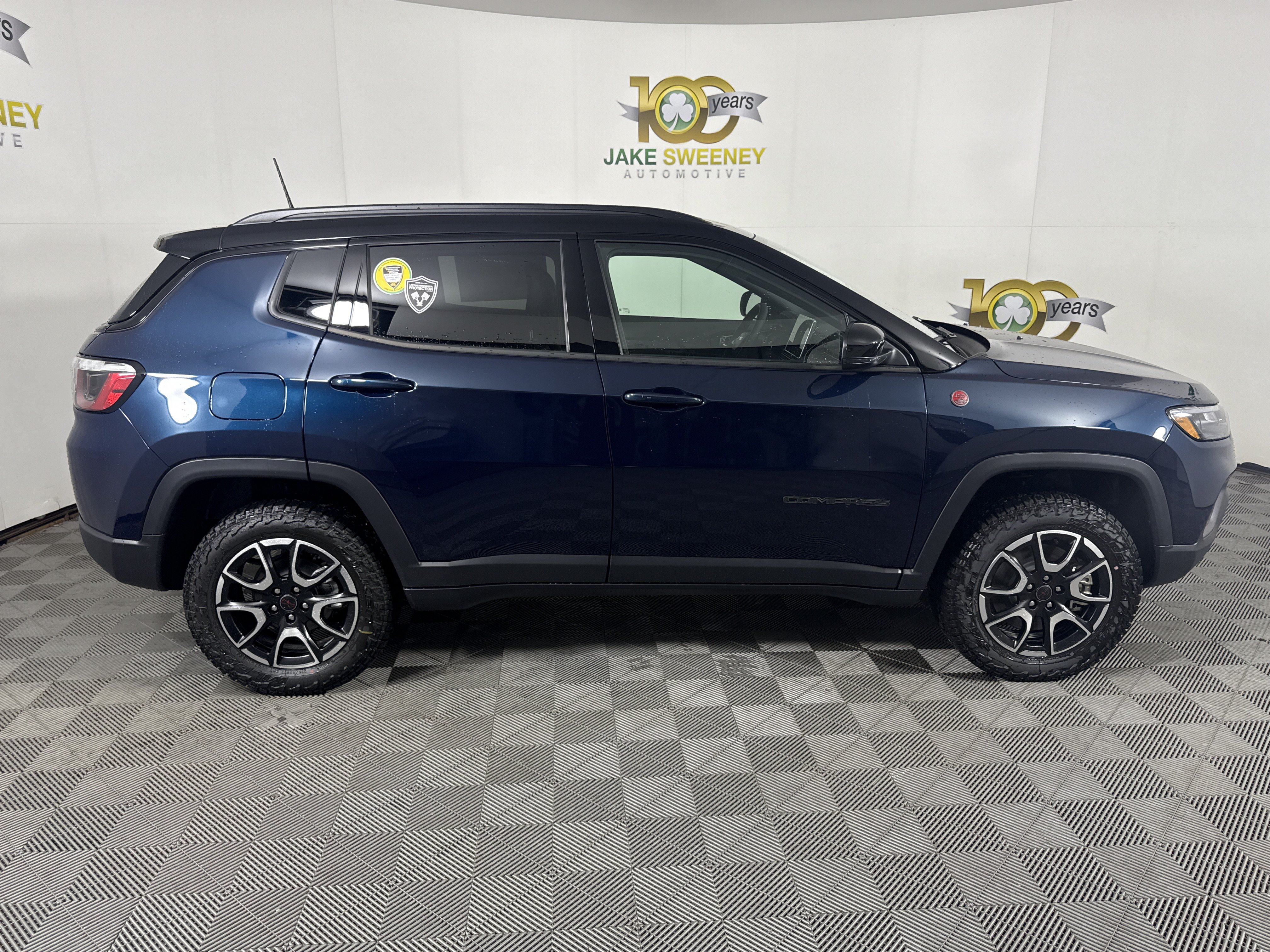New 2026 Jeep Compass Trailhawk w/ Sun, Sound & Navigation Group AWD/4WD image 11