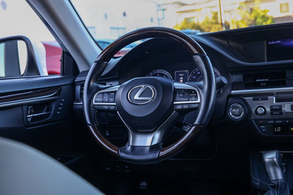 Used 2017 Lexus ES 350 w/ Navigation System Package FWD image 24