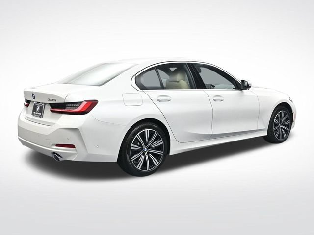 New 2026 BMW 330i xDrive Sedan w/ Premium Package AWD/4WD image 4