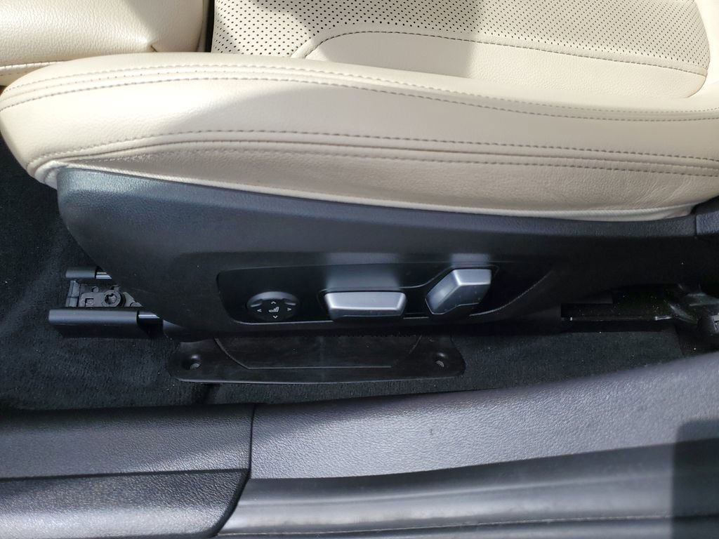 Used 2023 BMW 330i Sedan w/ Driving Assistance Package image 21
