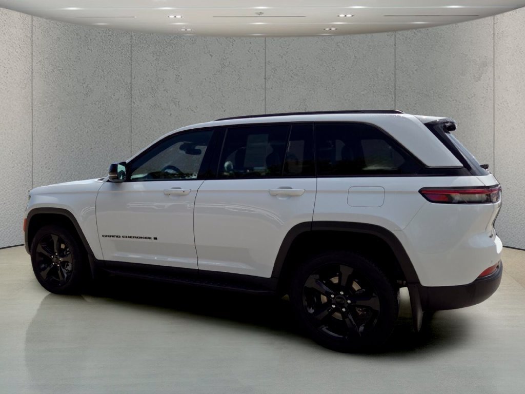 Used 2025 Jeep Grand Cherokee Limited AWD/4WD image 9