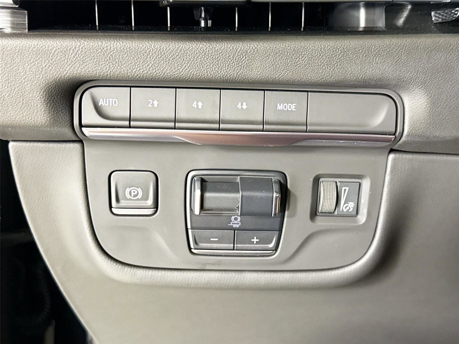 Used 2025 Cadillac Escalade ESV Premium Luxury image 24