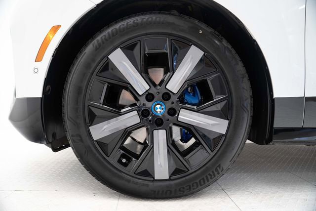 Used 2024 BMW iX xDrive50 w/ Premium Package AWD/4WD image 10