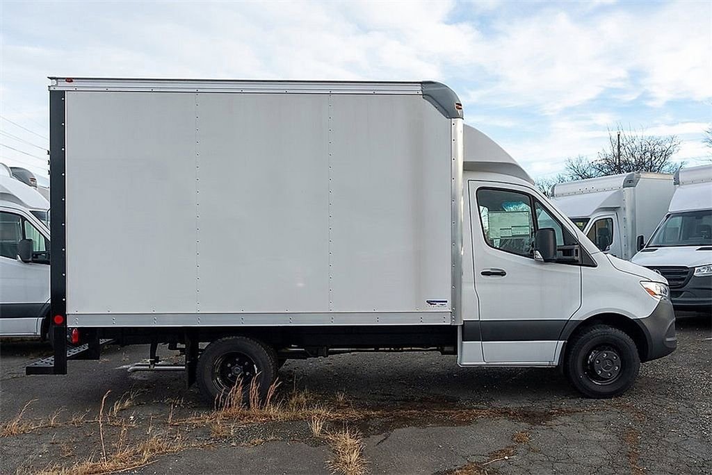 New 2024 Mercedes-Benz Sprinter 4500 image 3