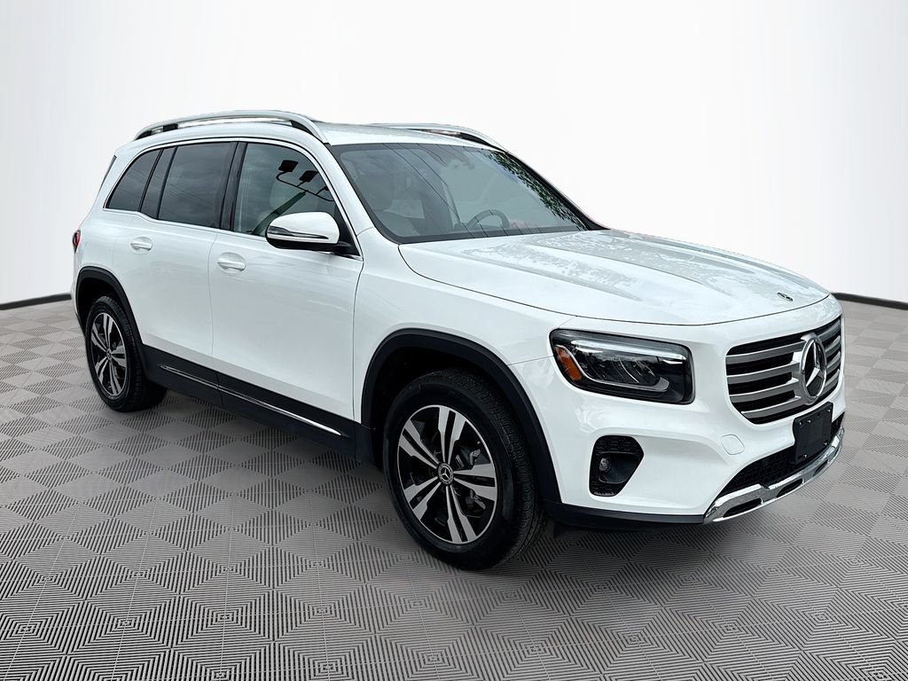 Used 2025 Mercedes-Benz GLB 250 4MATIC image 4
