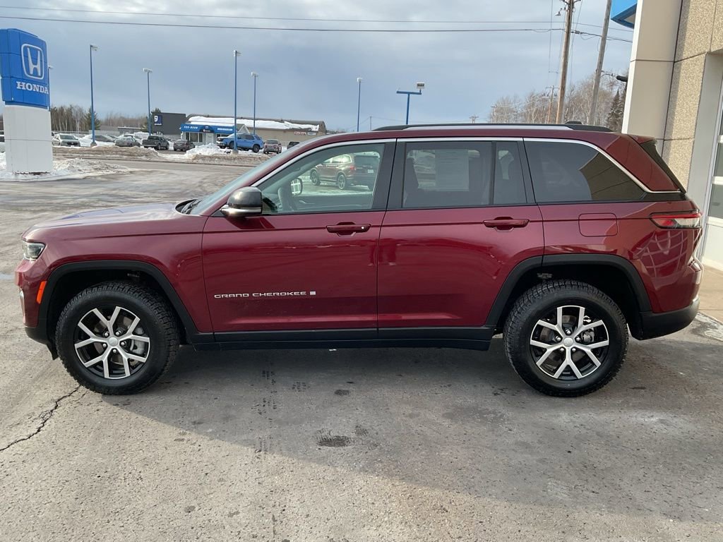 Used 2024 Jeep Grand Cherokee Limited image 8