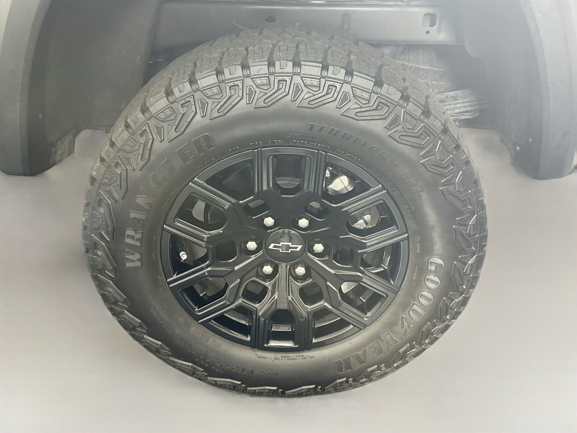 Used 2024 Chevrolet Colorado Trail Boss w/ Technology Package AWD/4WD image 11