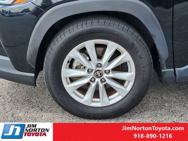 Used 2024 Toyota Corolla Cross LE FWD image 12