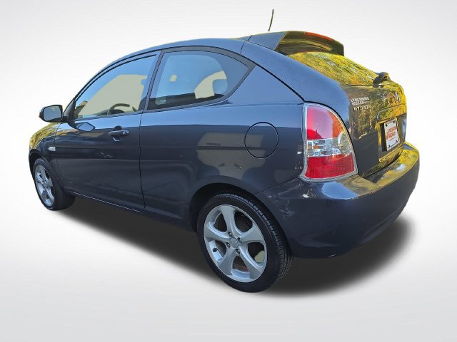 Used 2010 Hyundai Accent SE FWD image 3
