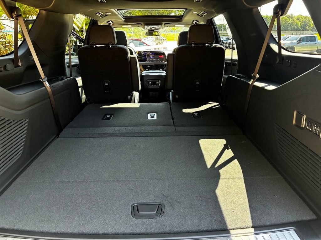 New 2026 Chevrolet Suburban RST w/ Comfort Package RWD image 10