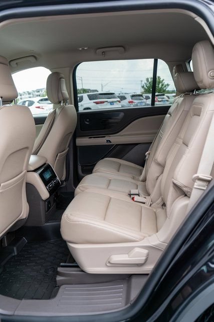 Used 2020 Lincoln Aviator Reserve w/ Elements Package Plus AWD/4WD image 11