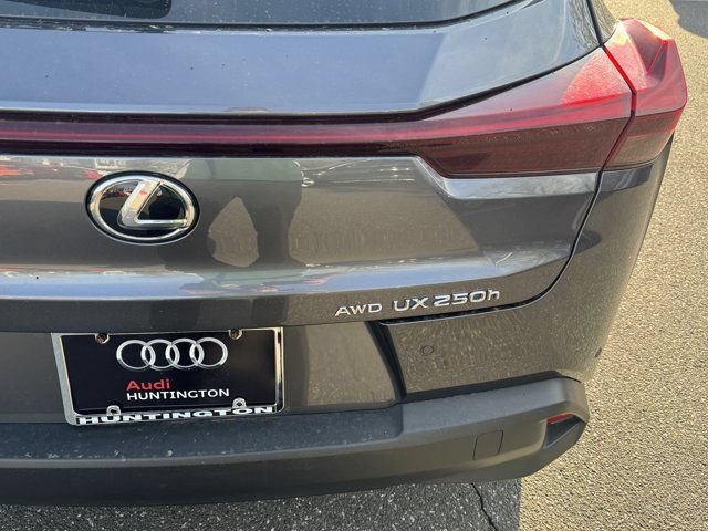 Used 2024 Lexus UX 250h AWD w/ Premium Package image 38