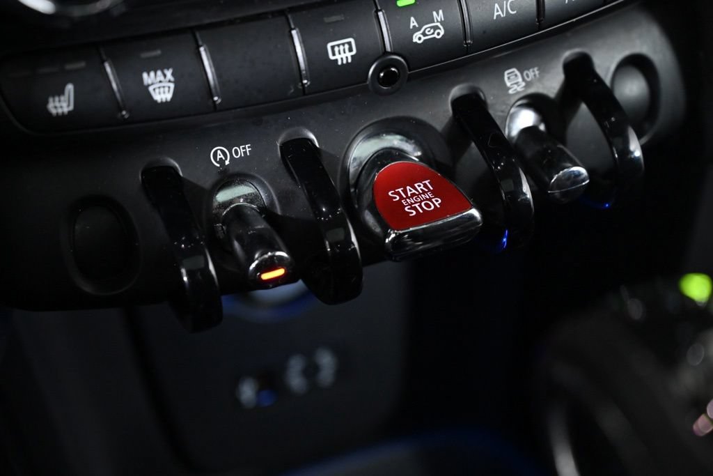 Used 2015 MINI Cooper 4-Door Hardtop FWD image 16