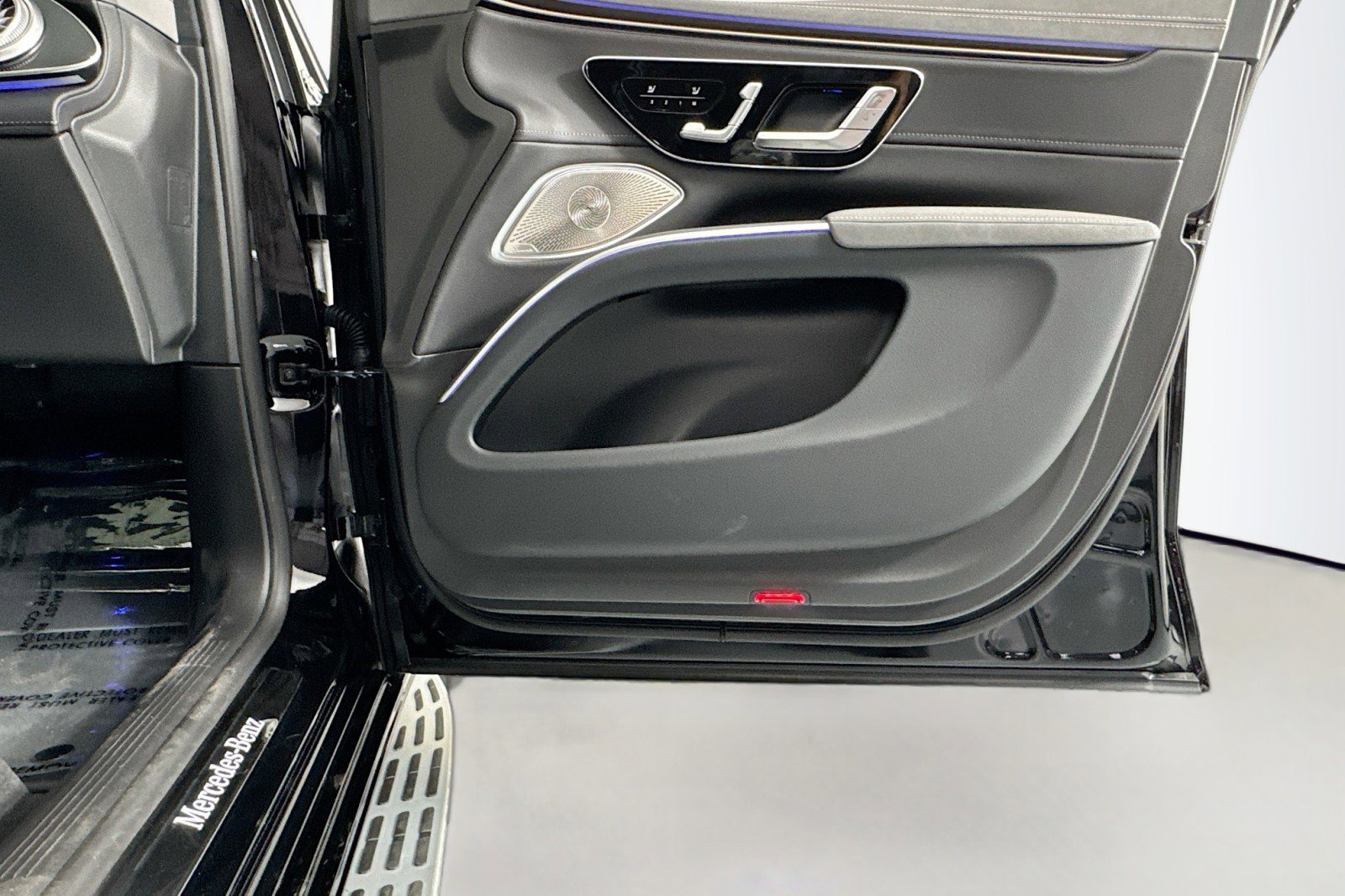 New 2026 Mercedes-Benz EQS 550 4MATIC SUV image 23