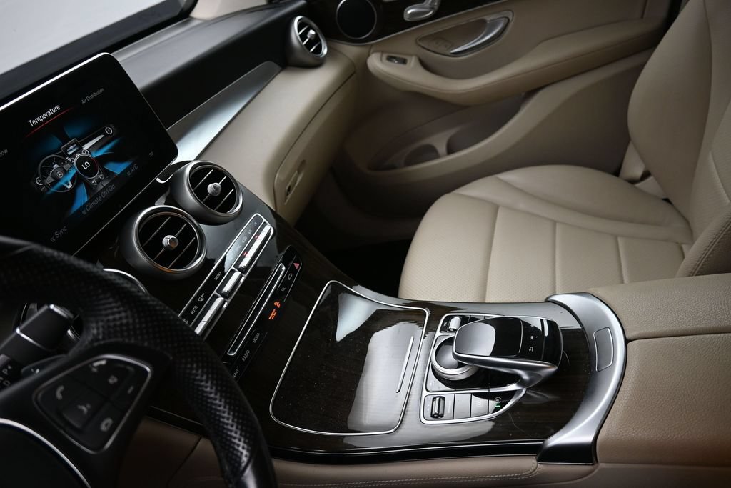 Used 2019 Mercedes-Benz GLC 300 4MATIC image 19