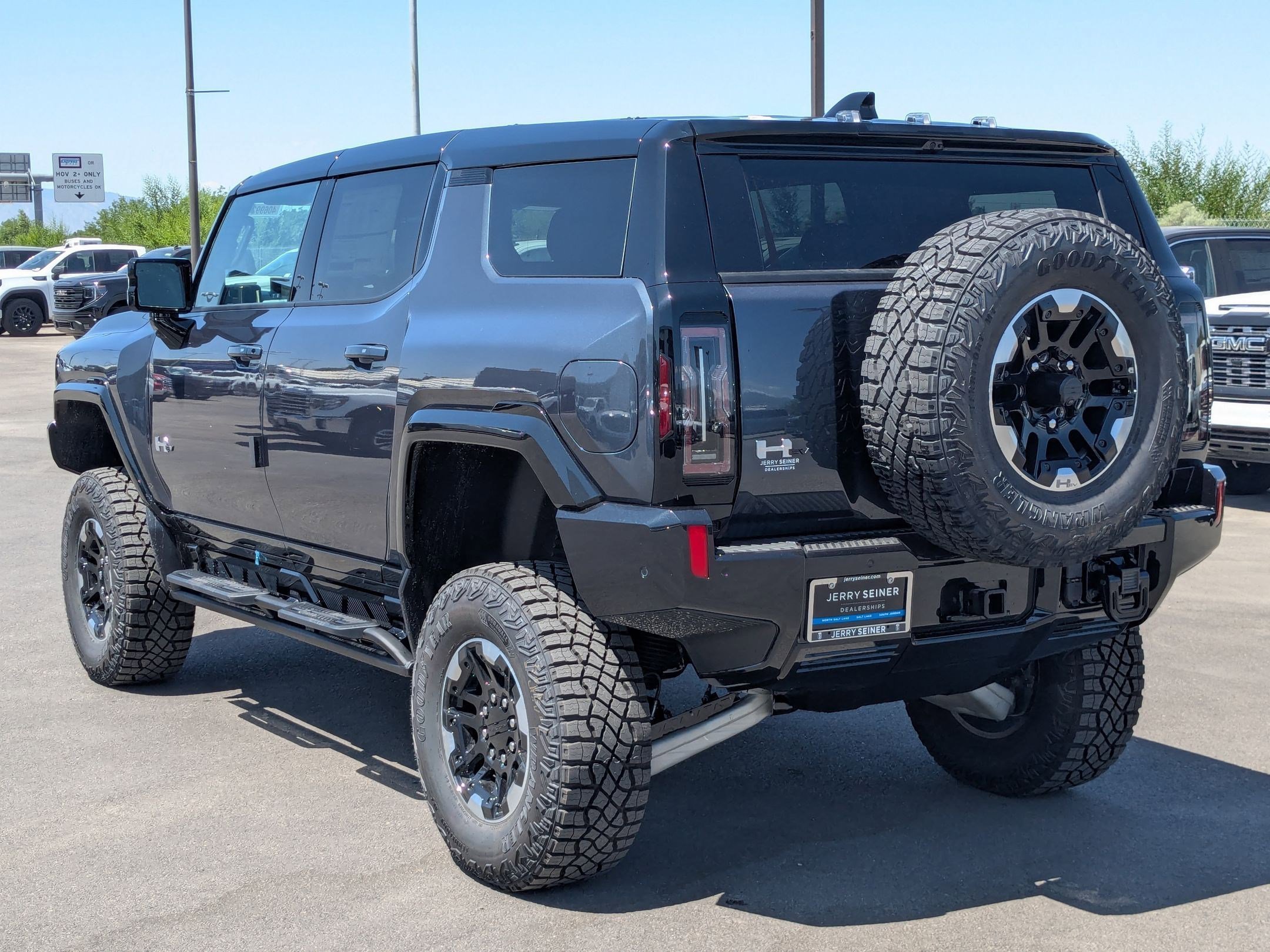 New 2025 GMC Hummer EV 2X w/ Extreme Off-Road Package image 3