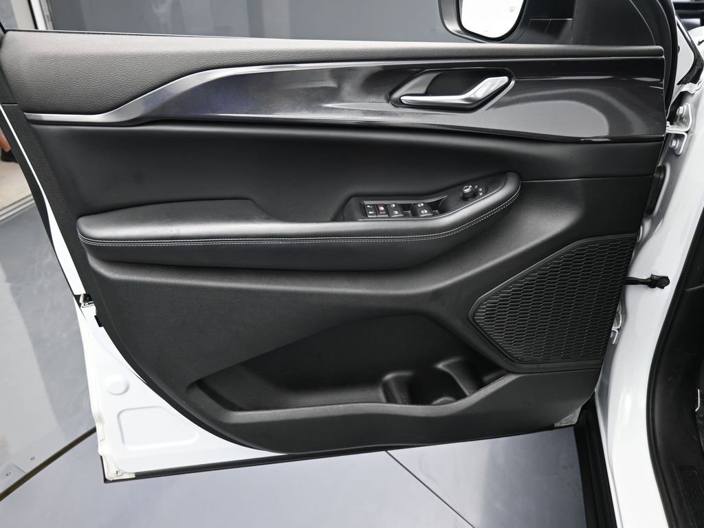 Used 2023 Jeep Grand Cherokee L Laredo w/ Luxury Tech Group I image 12