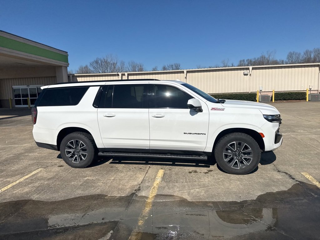 Used 2023 Chevrolet Suburban Z71 w/ Luxury Package image 13