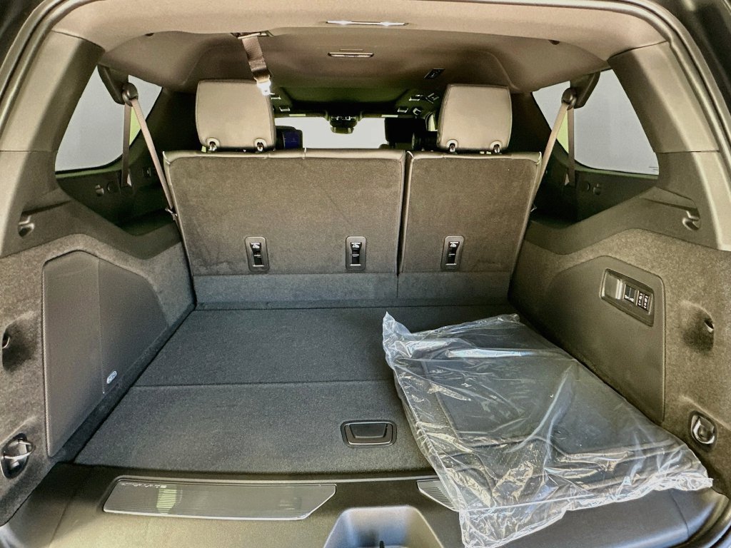 New 2026 Cadillac Escalade ESV Sport w/ Touring Package AWD/4WD image 33