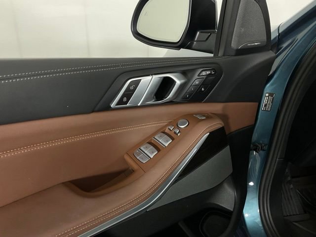Used 2024 BMW X7 xDrive40i w/ Premium Package AWD/4WD image 31
