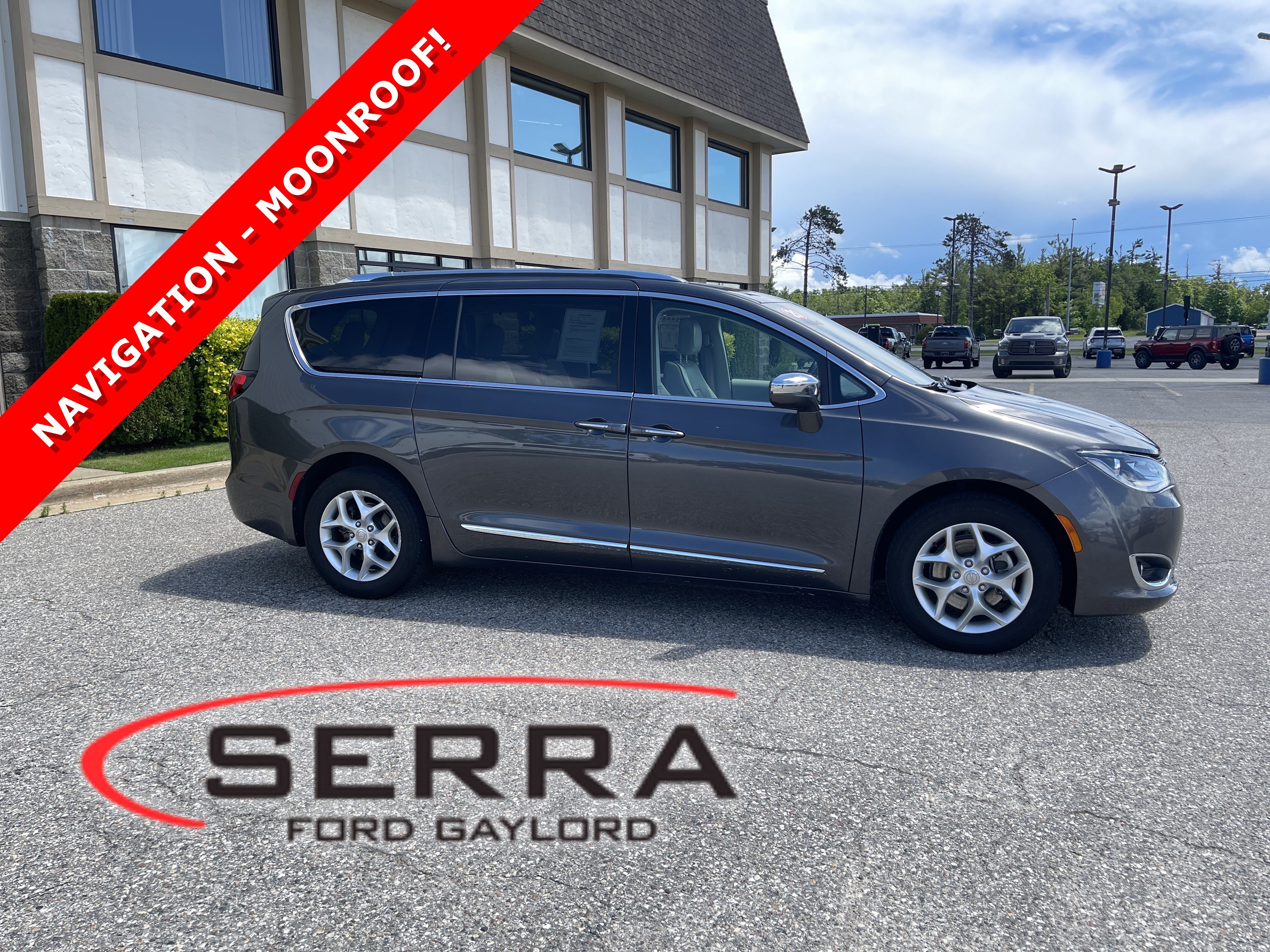 Used 2020 Chrysler Pacifica Limited FWD image 1