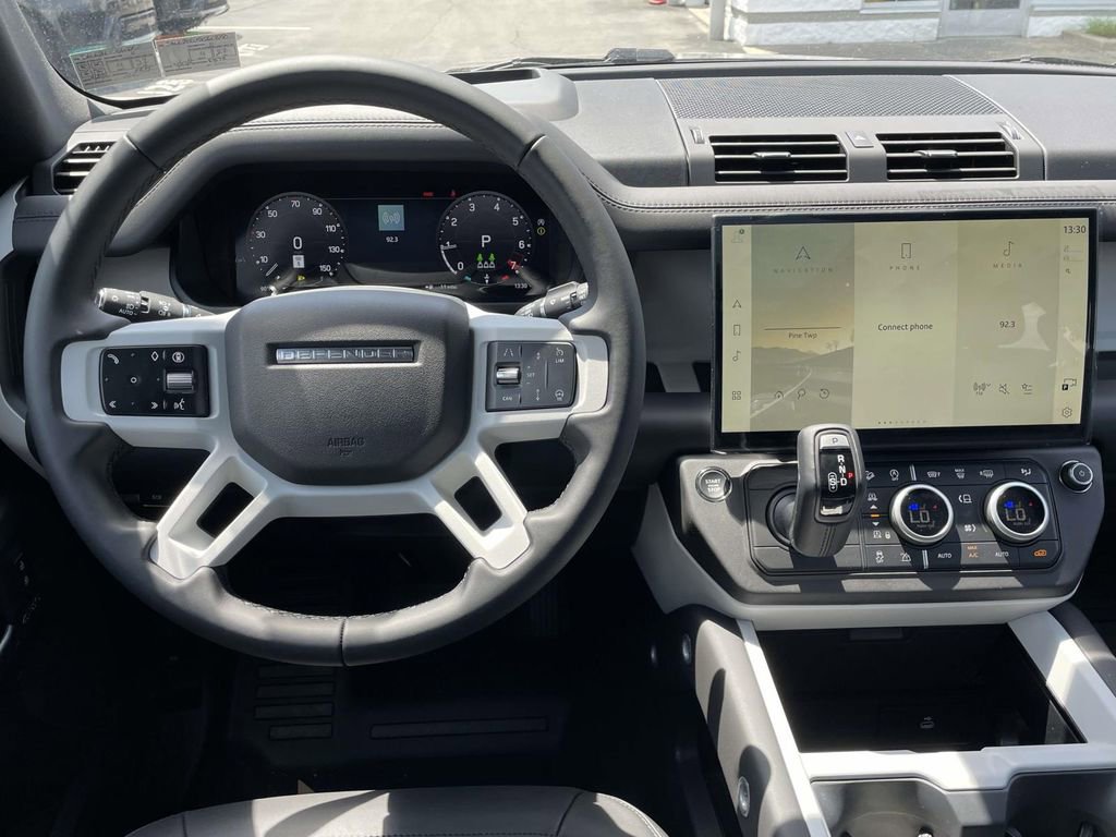 New 2026 Land Rover Defender 130 X-Dynamic SE AWD/4WD image 25
