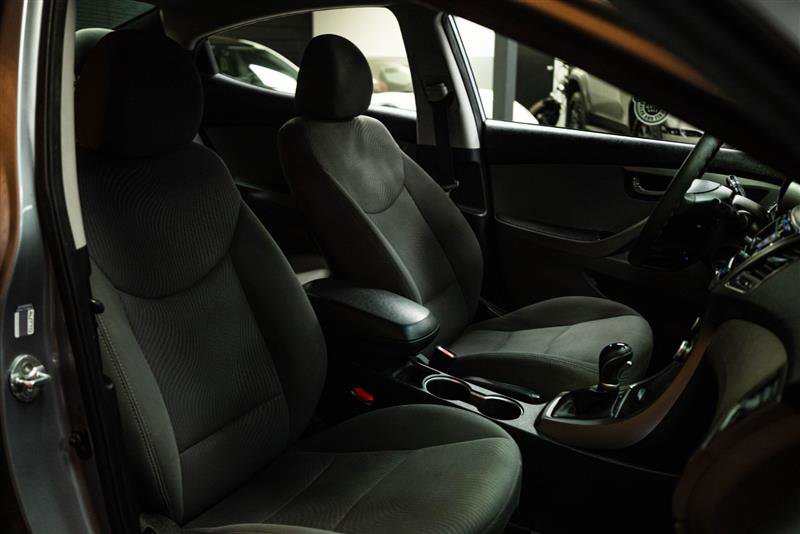 Used 2015 Hyundai Elantra SE FWD image 13