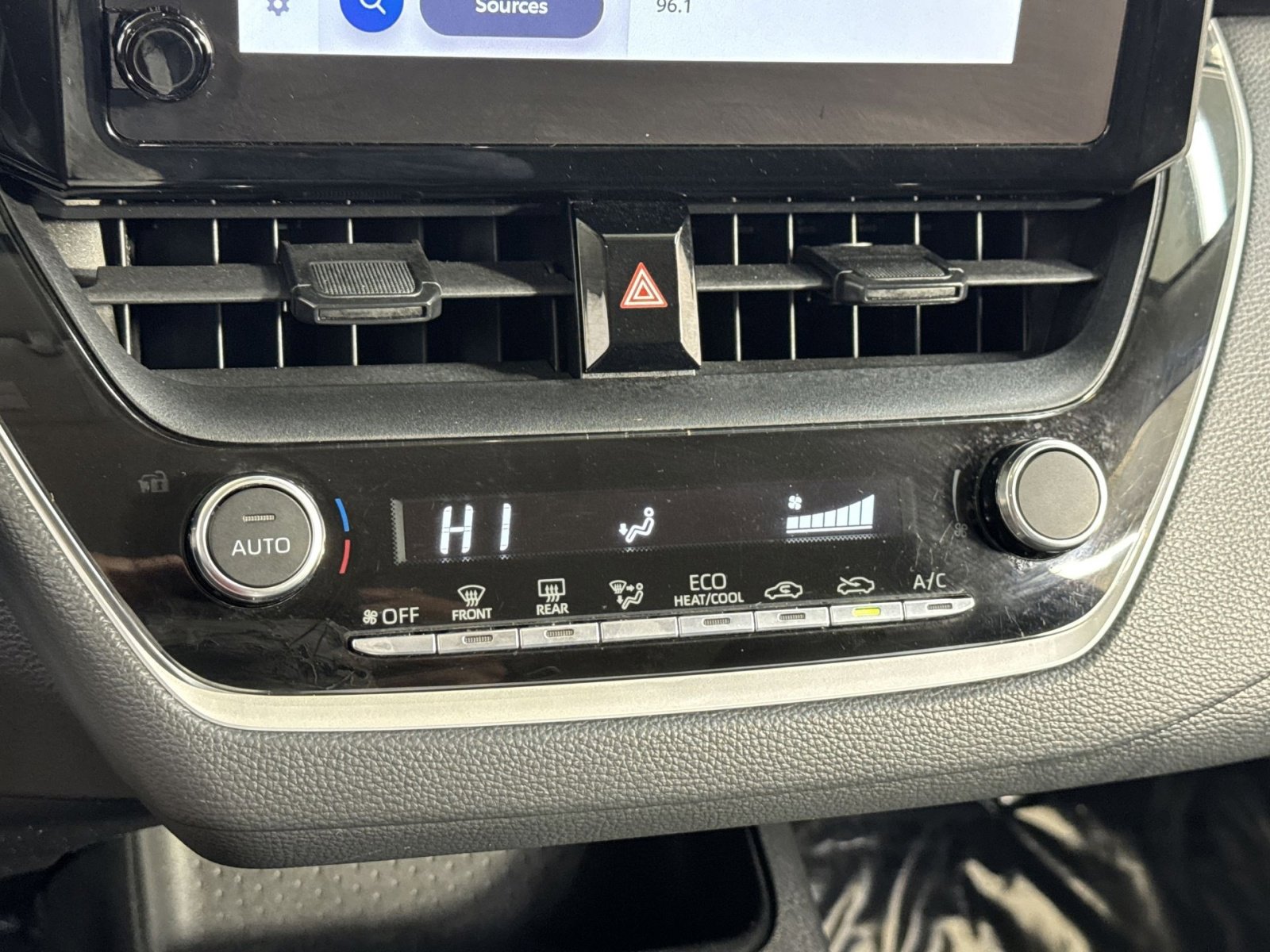 Used 2023 Toyota Corolla LE image 24