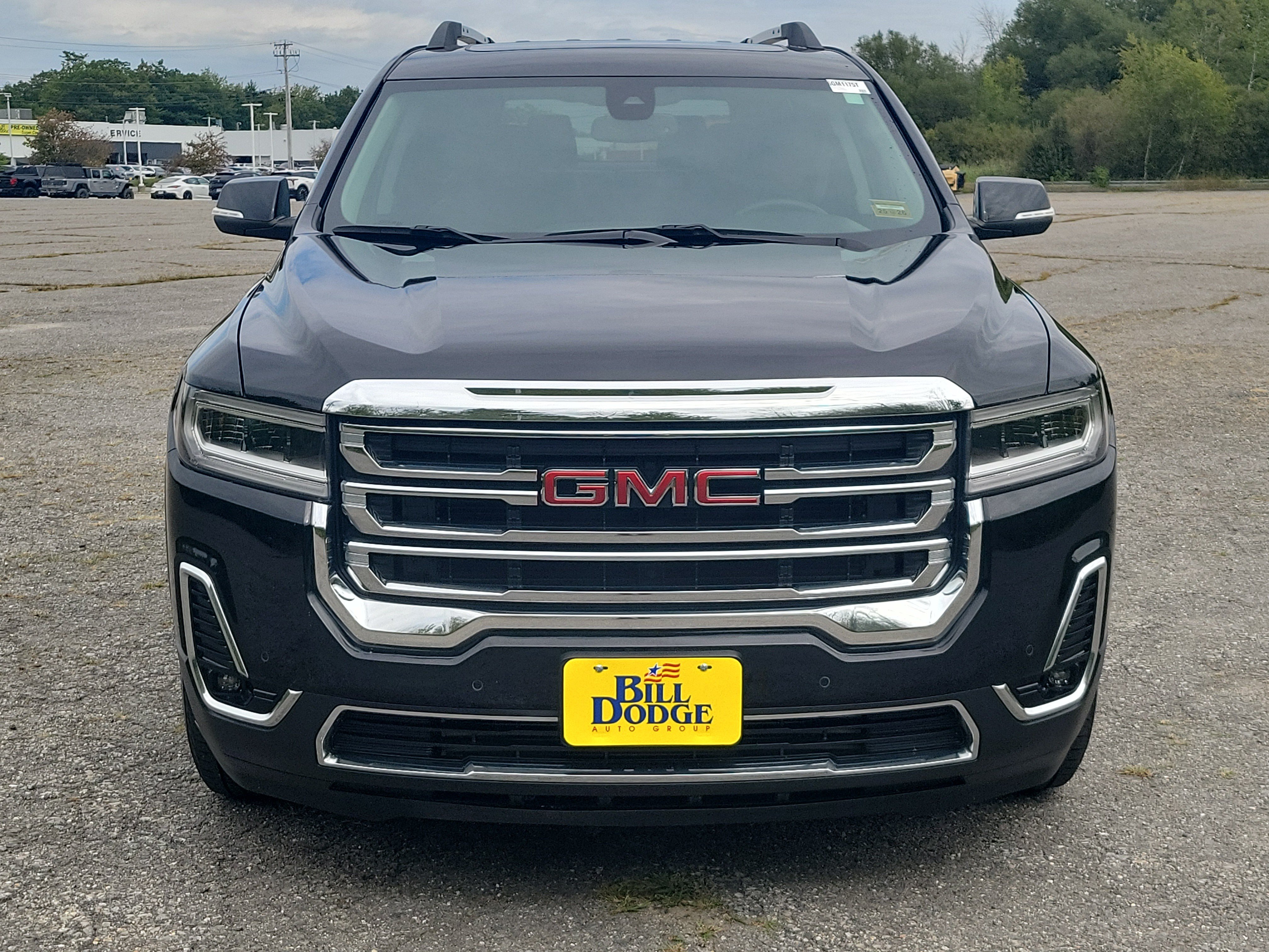 Used 2023 GMC Acadia SLT w/ Trailering Package AWD/4WD image 2