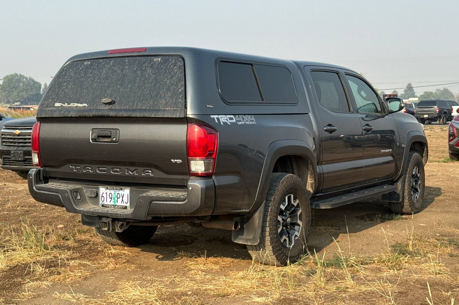 Used 2017 Toyota Tacoma TRD Off-Road w/ Premium & Technology Package AWD/4WD image 4